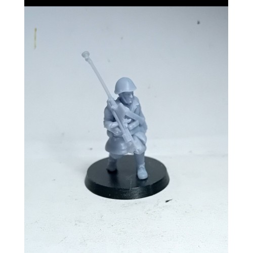 28 mm Greek Soldier Machine Gun Carrier WW2 unpainted